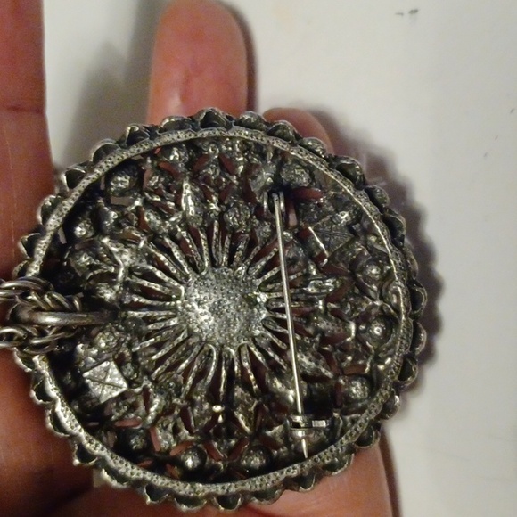 GREEN RHINESTONES PENDANT WITH SILVERTONE ROPE NECKLACE,  HALLMARK X, LIKE NEW - Picture 3 of 3